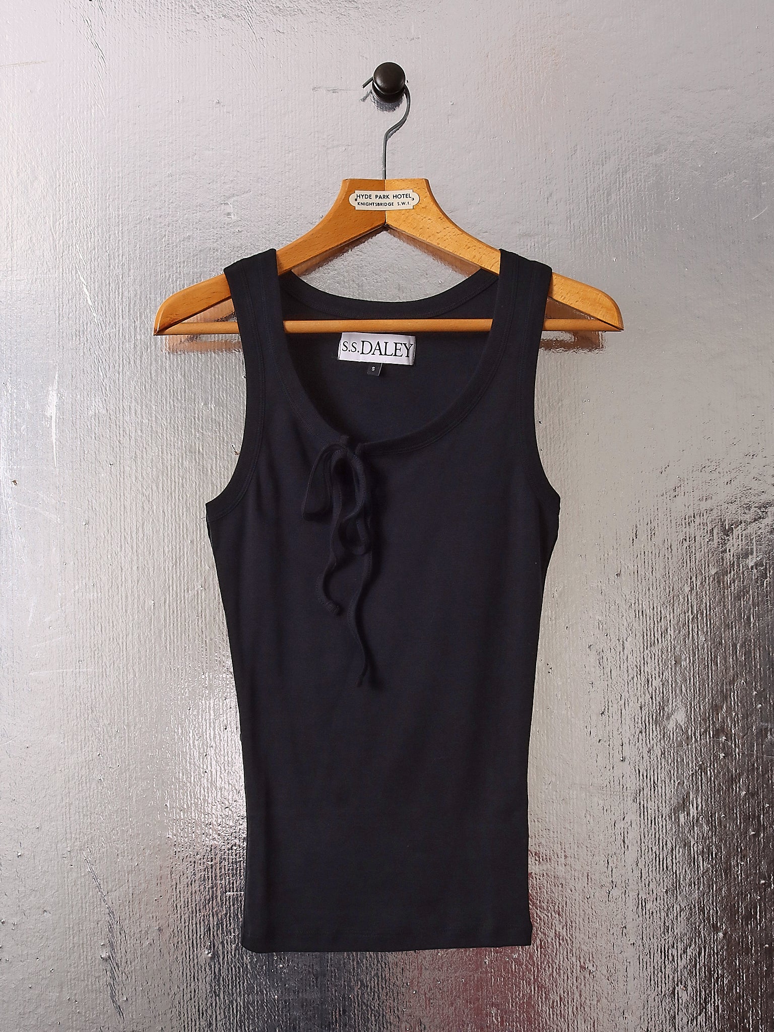 Cochrane' Vest - Black