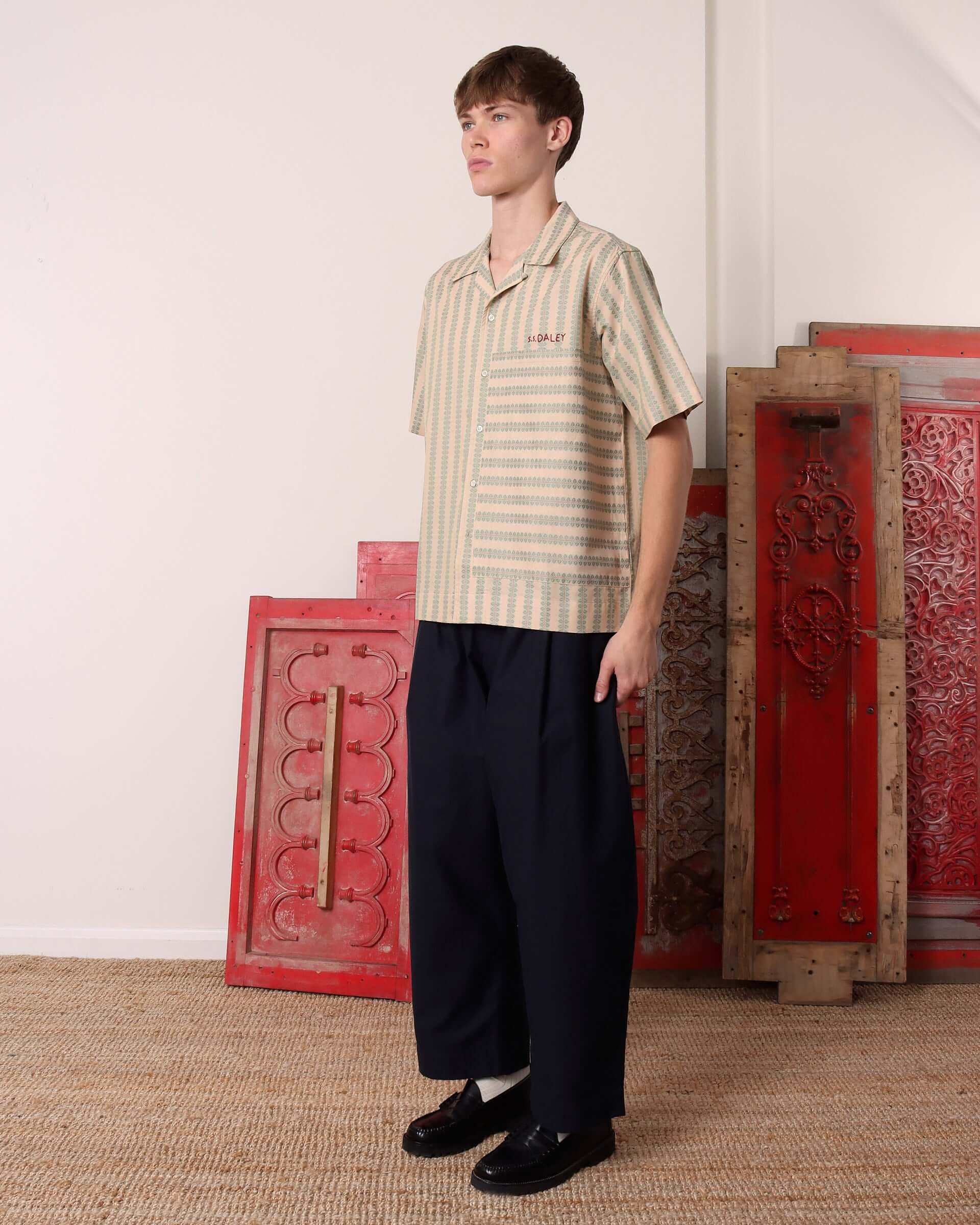 A model shows the side of the Jacquard print 'Arte' shirt.