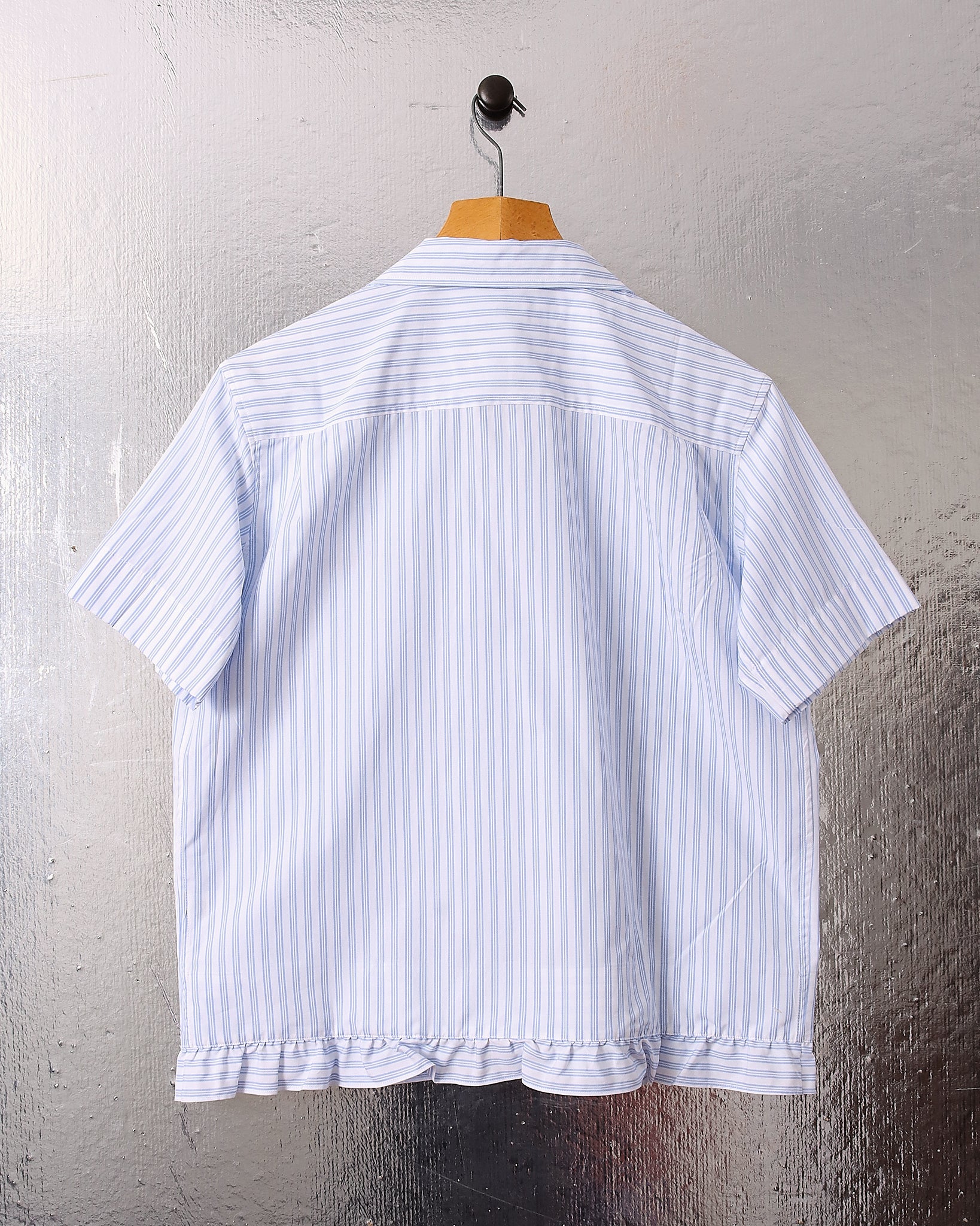 A flat shot of the back of the he 'Oxford' Striped Pillowcase Shirt in blue and white stripes.