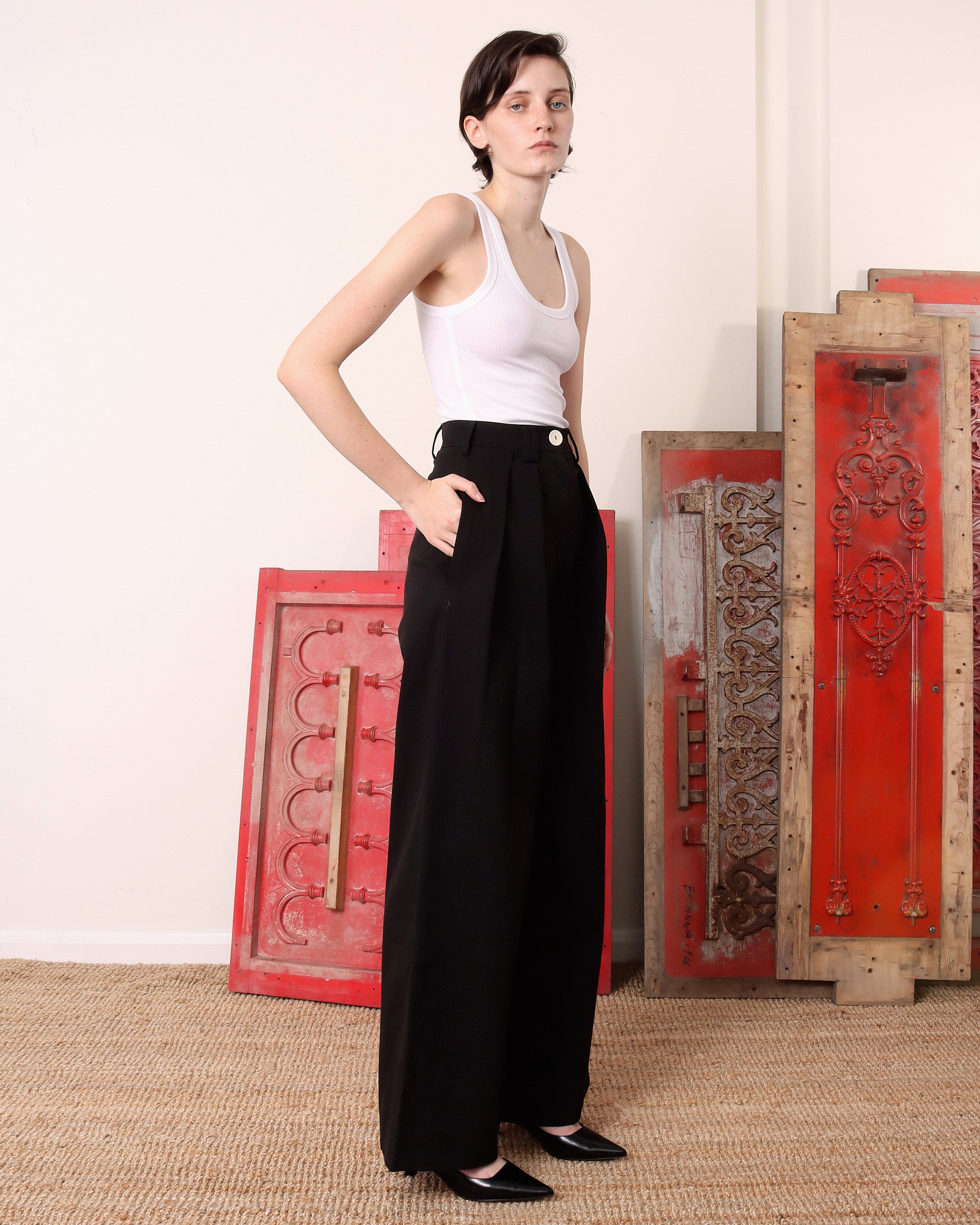 A model shows the side pocket of the black 'Georgina' Trousers.