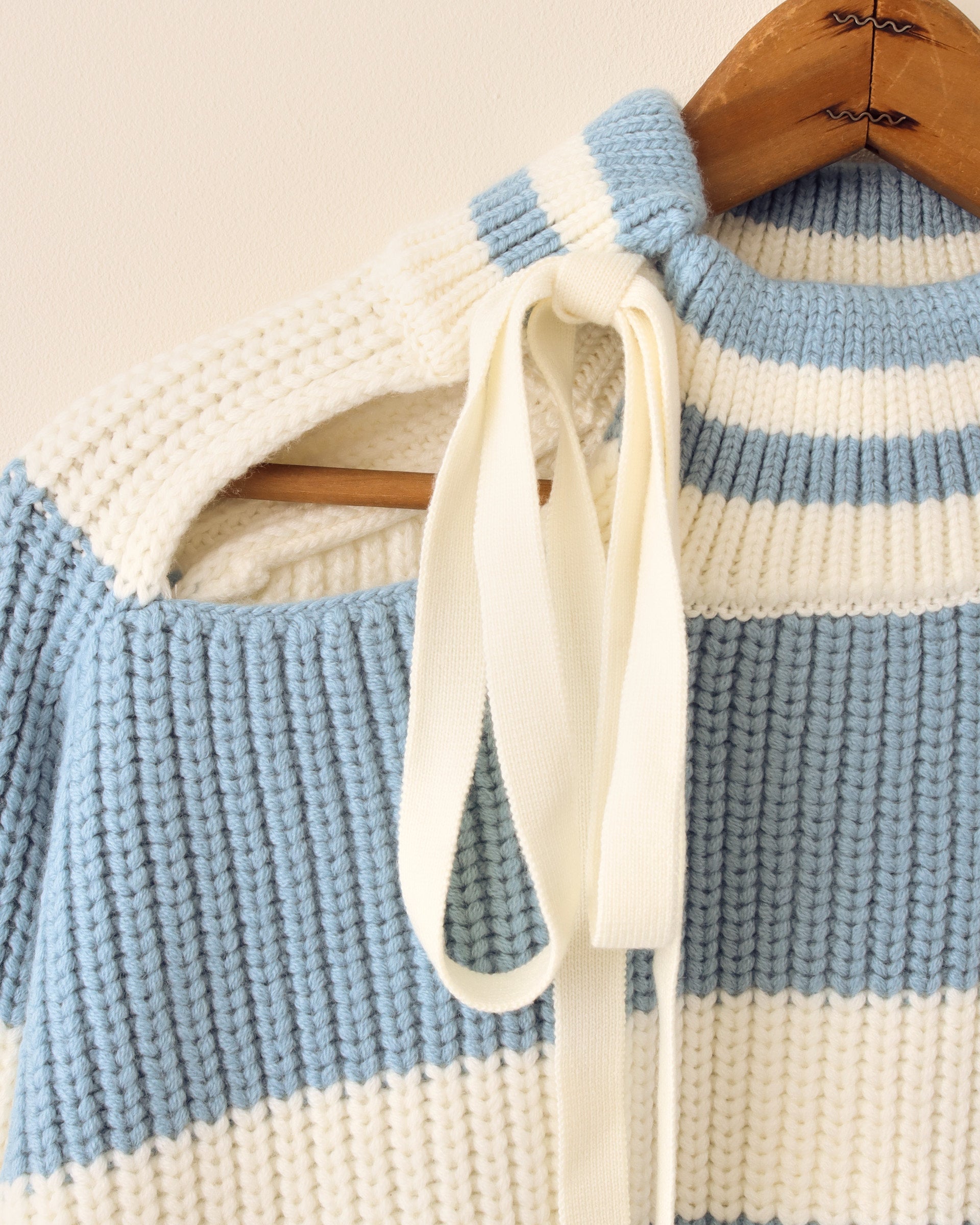 Lawrence Slashed Crewneck Sweater - Powder blue & Ecru